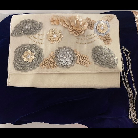 Clutch - Picture 2 of 5